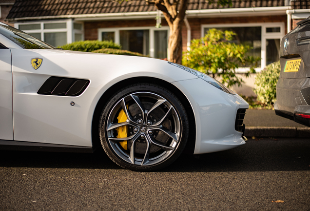 Ferrari GTC4Lusso T