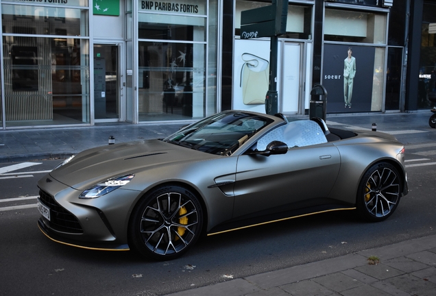 Aston Martin V8 Vantage Roadster 2025