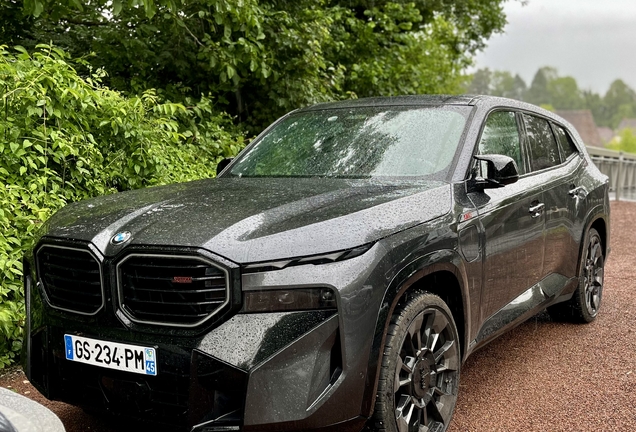 BMW XM G09 Label Red