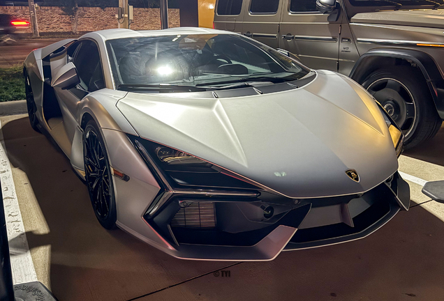 Lamborghini Revuelto