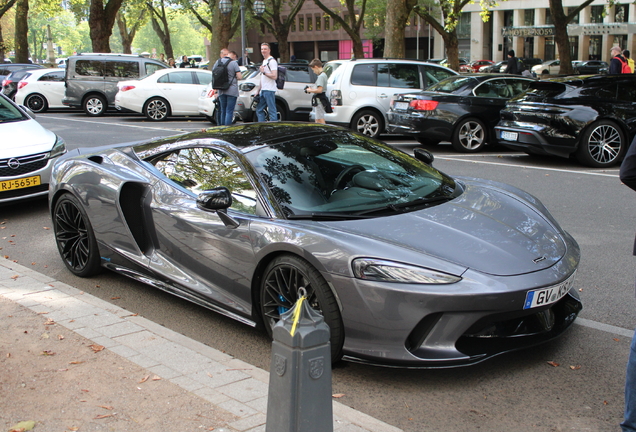 McLaren GT