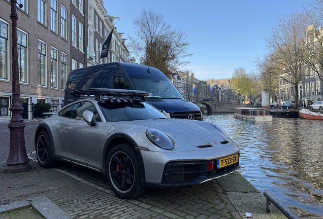 Porsche 992 Dakar