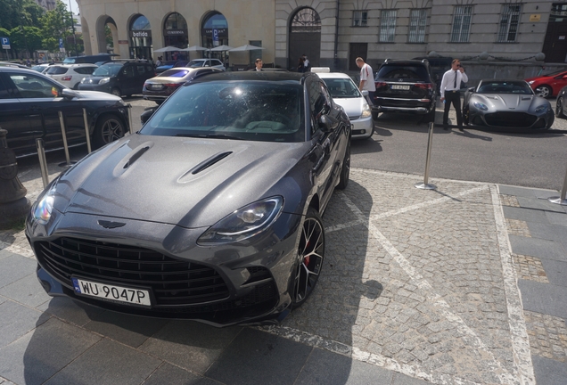 Aston Martin DBX707