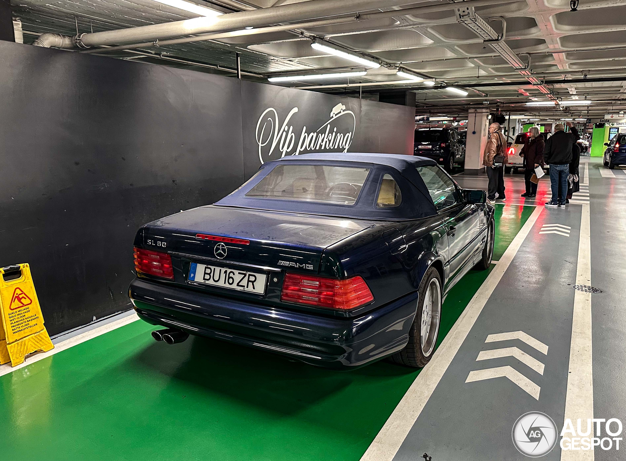 Unieke SL 60 AMG gespot in Lissabon