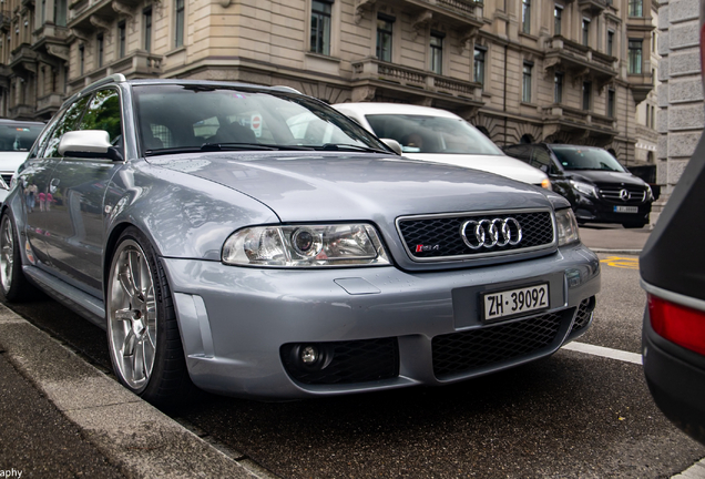 Audi RS4 Avant B5