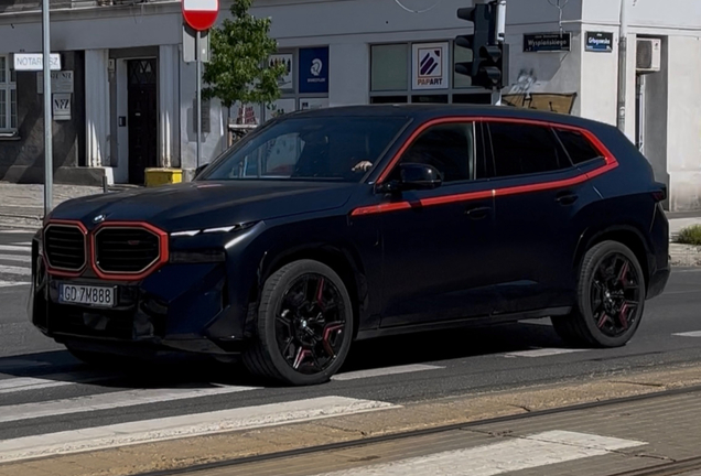 BMW XM G09 Label Red