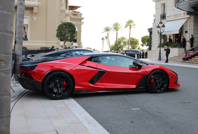 Lamborghini Revuelto