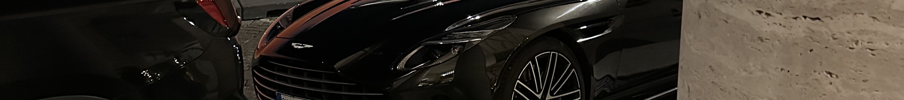 Aston Martin DB12 Volante