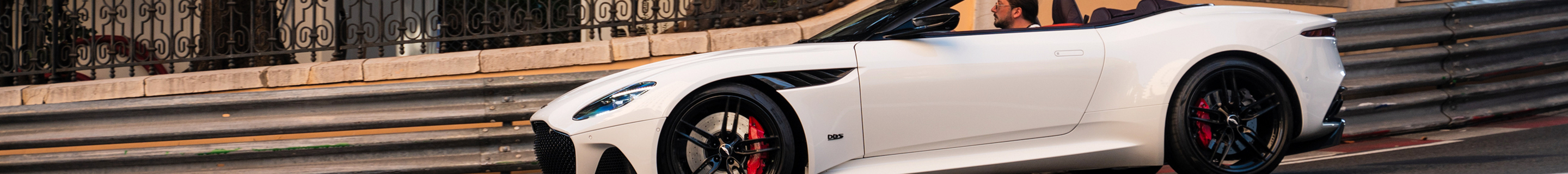 Aston Martin DBS Superleggera Volante