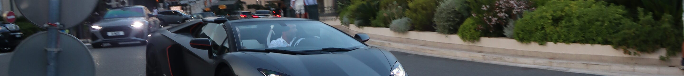 Lamborghini Aventador LP700-4 Roadster