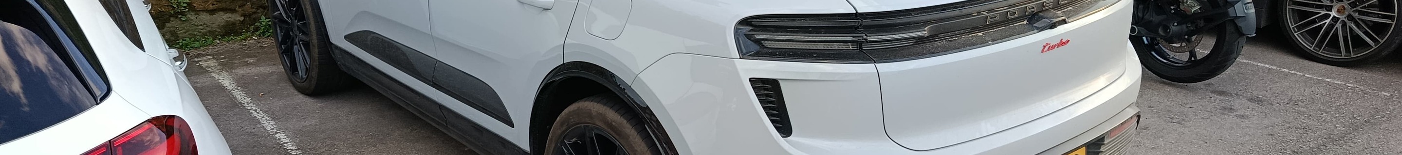Porsche Macan EV Turbo