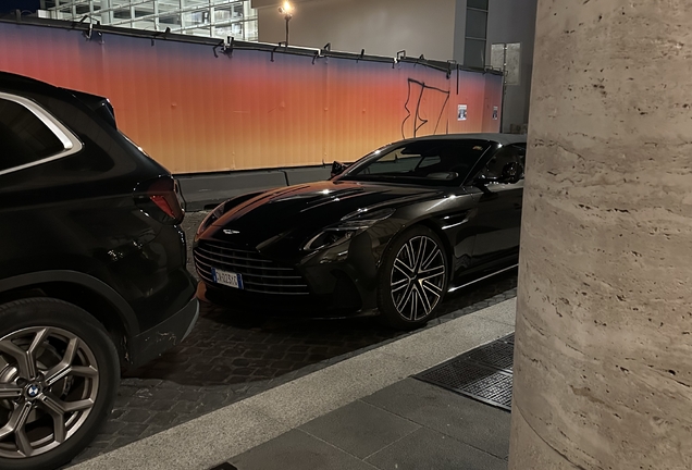 Aston Martin DB12 Volante