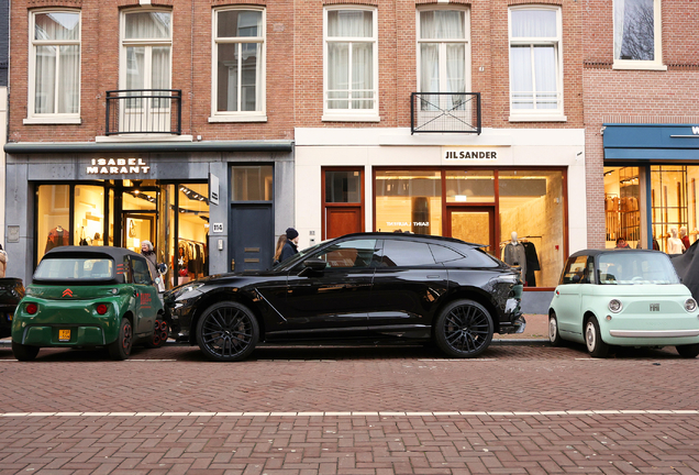 Aston Martin DBX707