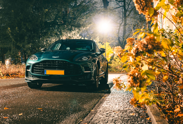 Aston Martin DBX707