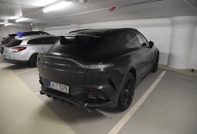 Aston Martin DBX707
