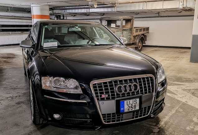 Audi S8 D3