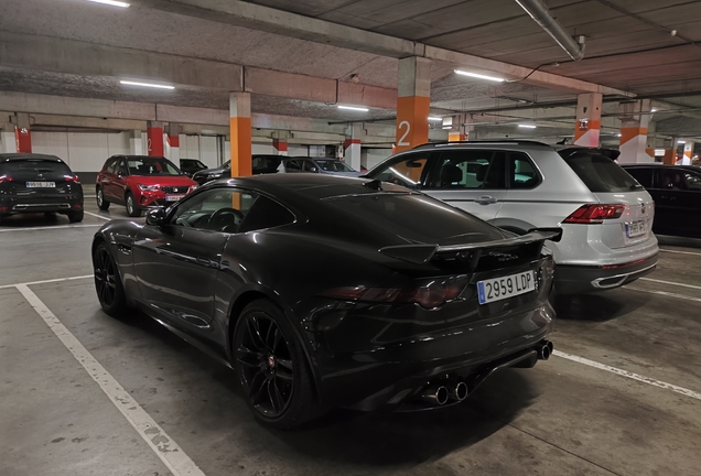Jaguar F-TYPE R Coupé 2017