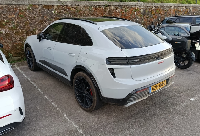 Porsche Macan EV Turbo