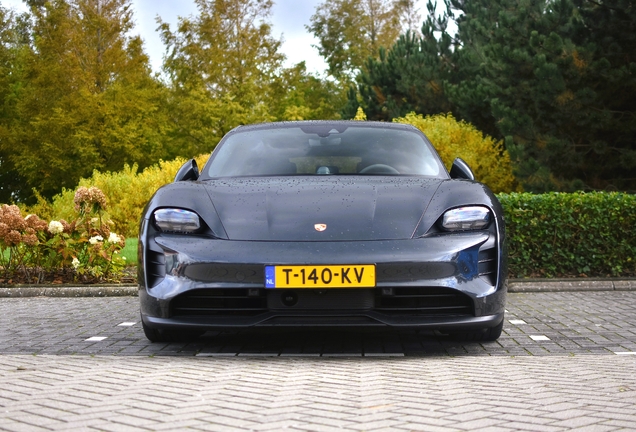 Porsche Taycan GTS Sport Turismo