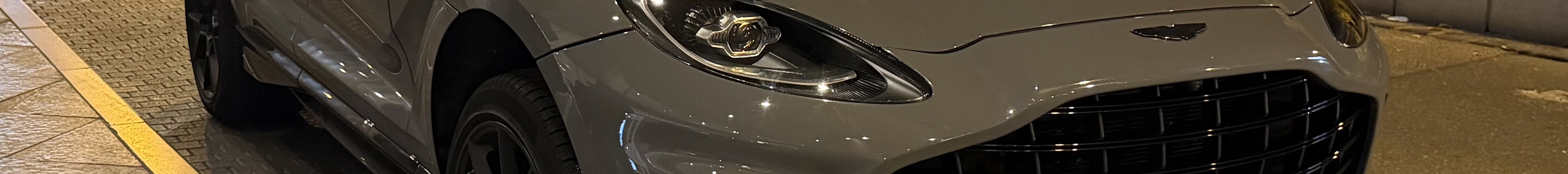 Aston Martin DBX707