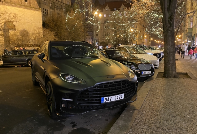Aston Martin DBX707