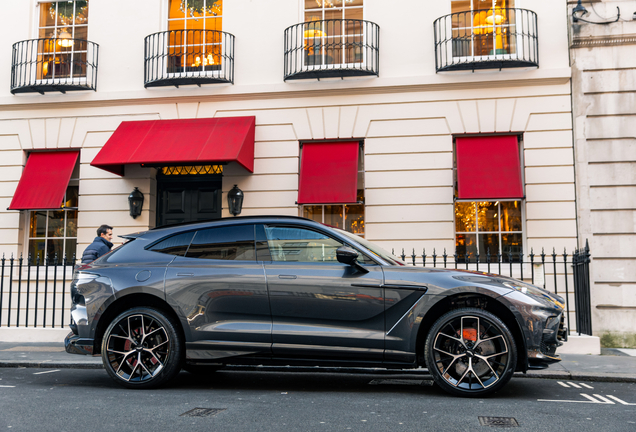 Aston Martin DBX707
