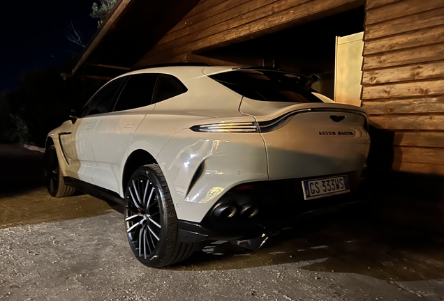 Aston Martin DBX707