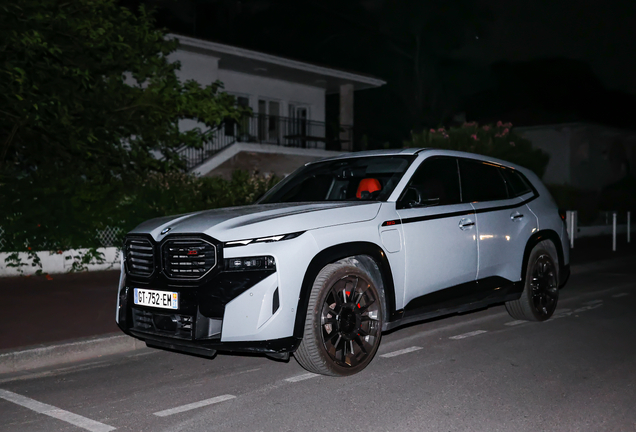 BMW XM G09 Label Red