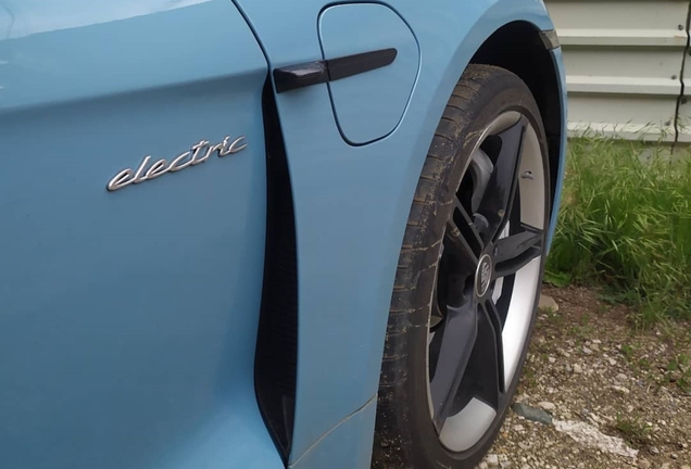 Porsche Taycan Turbo