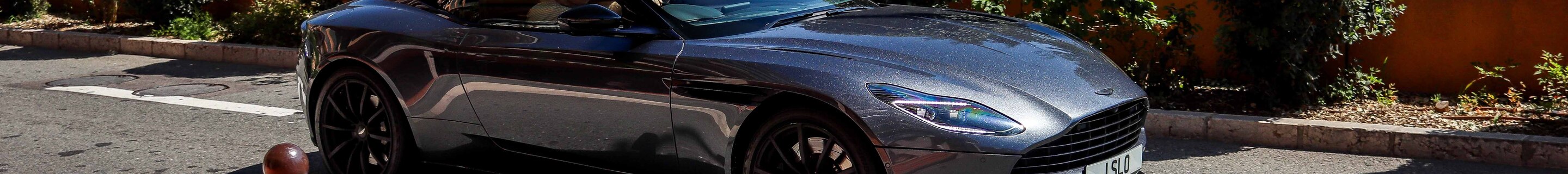 Aston Martin DB11 V8