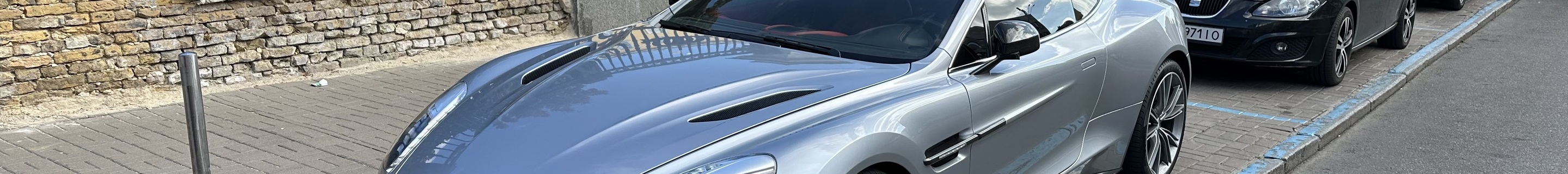 Aston Martin Vanquish 2013