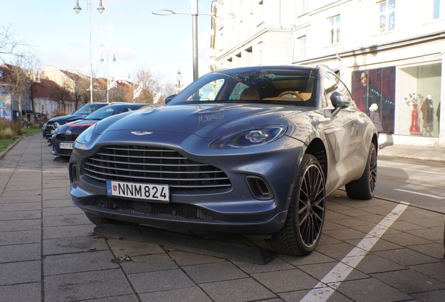 Aston Martin DBX