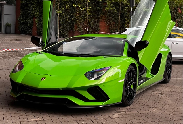 Lamborghini Aventador S LP740-4