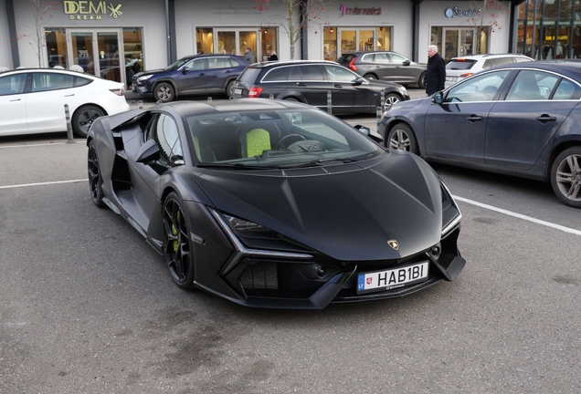 Lamborghini Revuelto