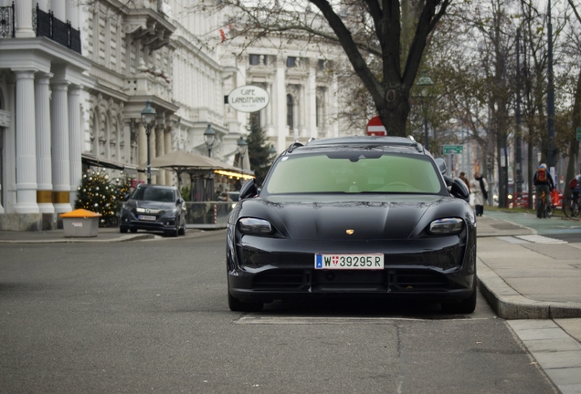 Porsche Taycan Turbo Cross Turismo