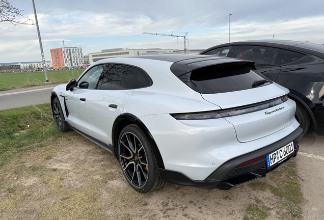 Porsche Taycan Turbo S Cross Turismo