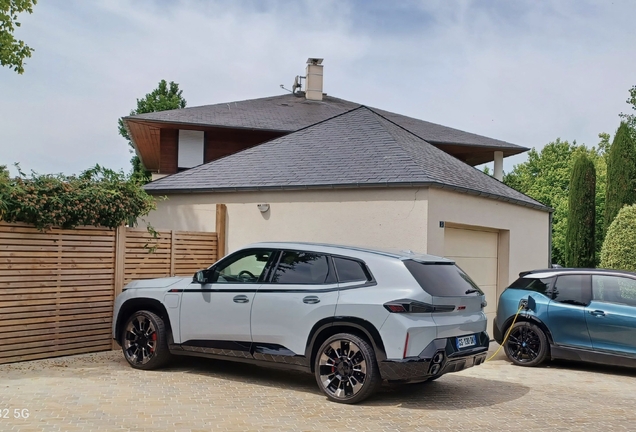 BMW XM G09 Label Red