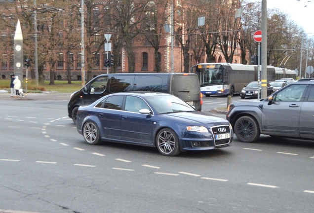 Audi RS4 Sedan