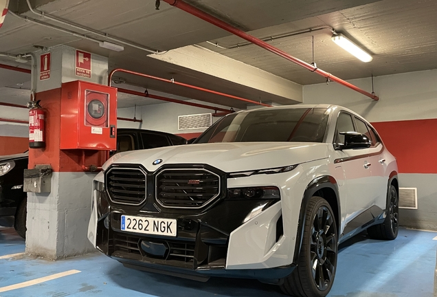 BMW XM G09 Label Red