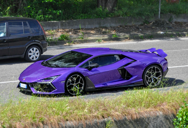 Lamborghini Revuelto