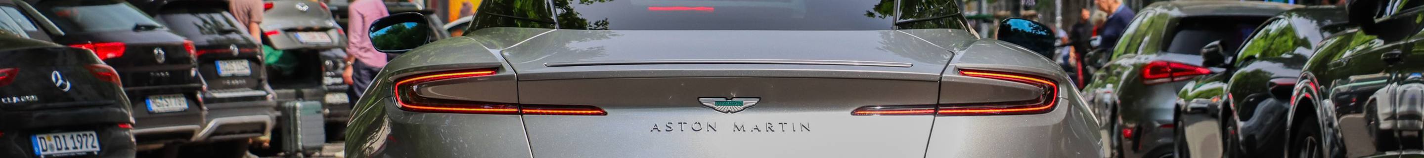 Aston Martin DB12