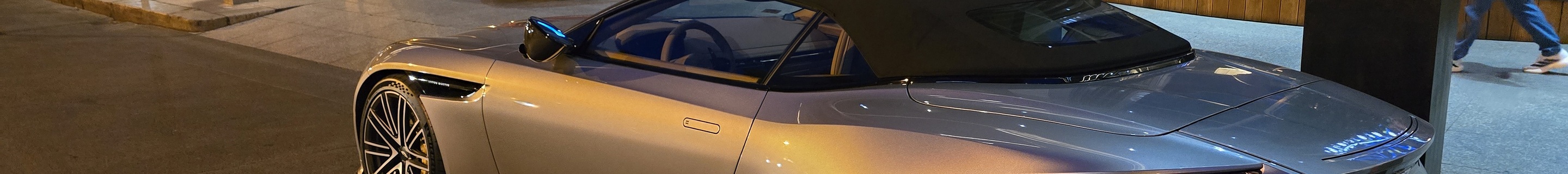 Aston Martin DB12 Volante