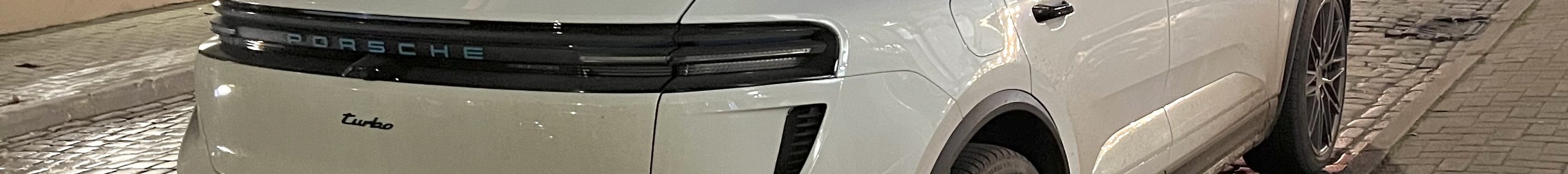 Porsche Macan EV Turbo