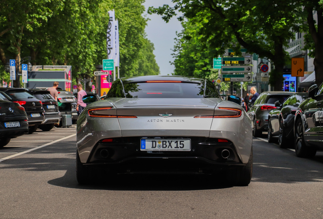 Aston Martin DB12