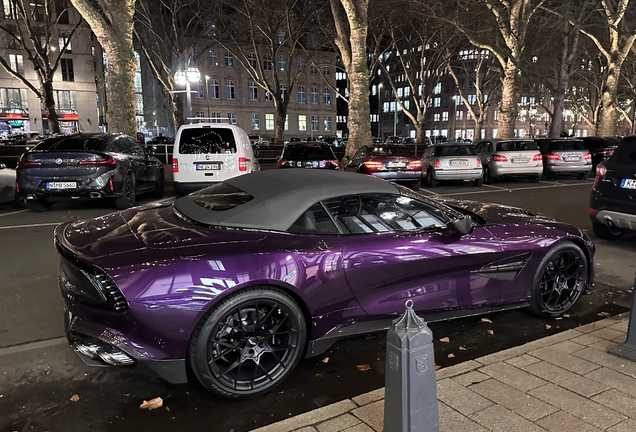 Aston Martin Vanquish Volante 2025