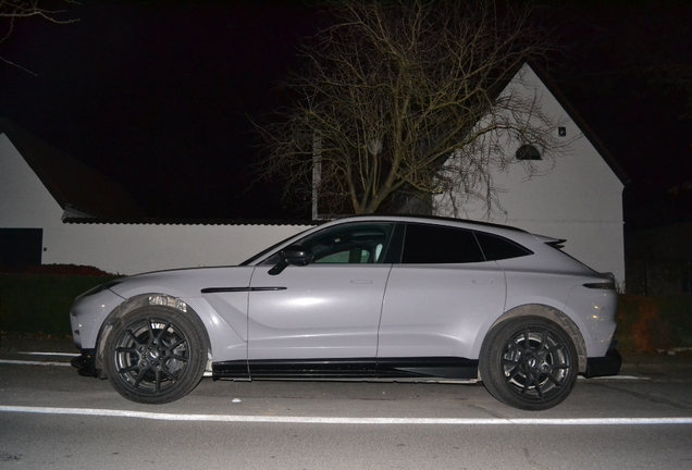 Aston Martin DBX707