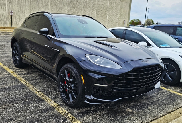 Aston Martin DBX707