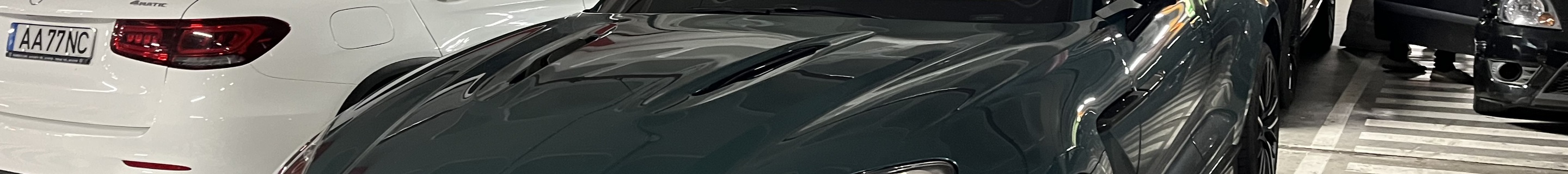 Aston Martin DBX707