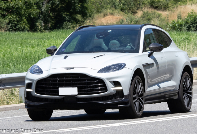 Aston Martin DBX707