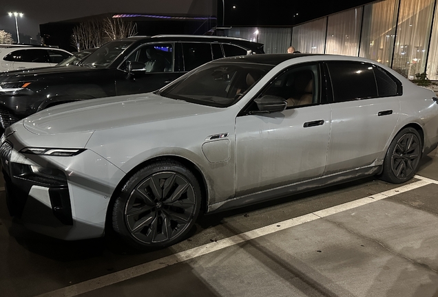 BMW M760e xDrive